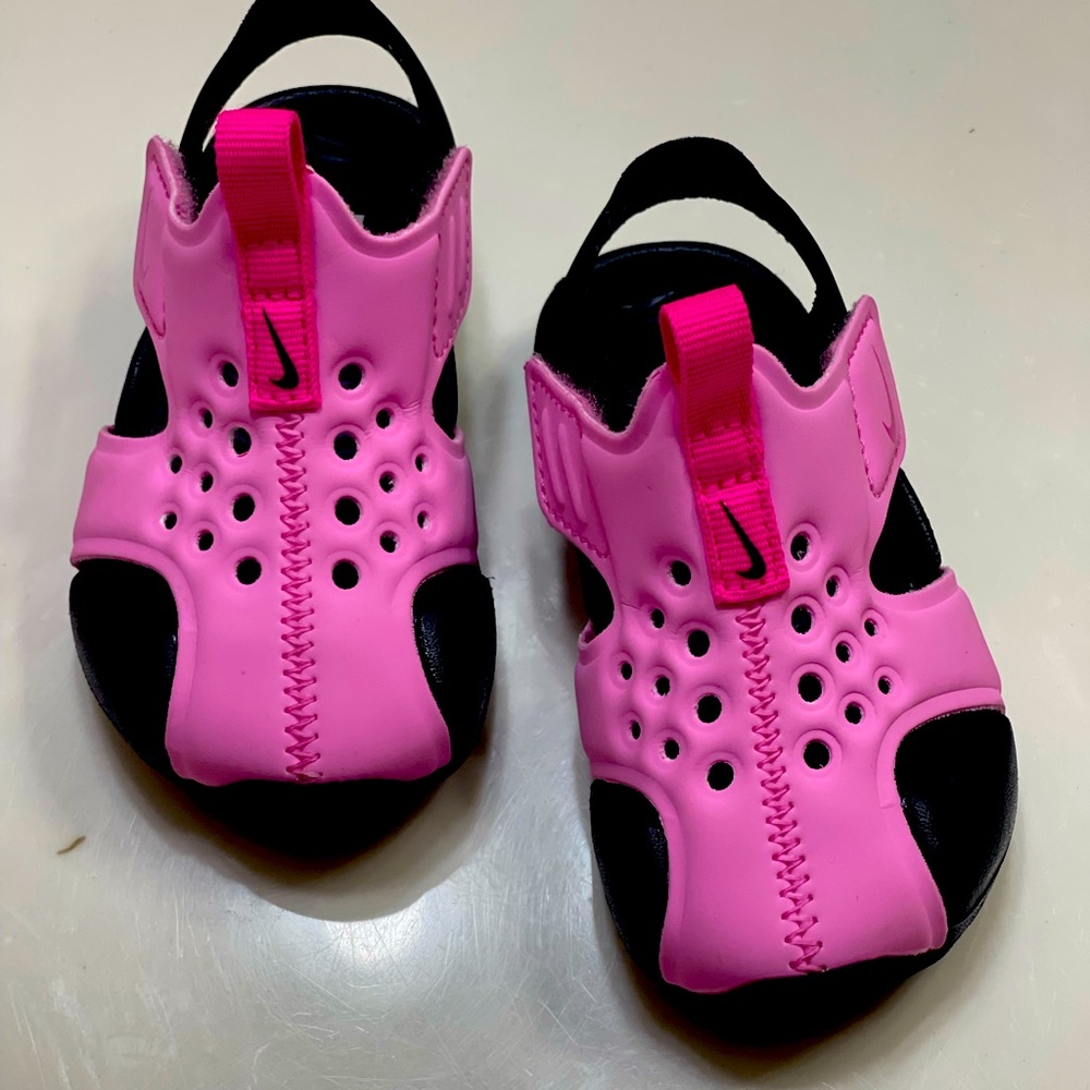 Nike water shoes size 5